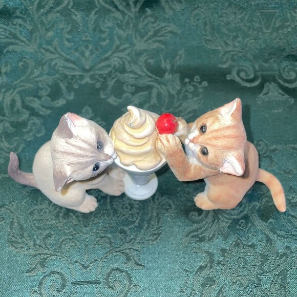 Like New Lenox Sundae Social Cat Statue - Picture 3 of 11
